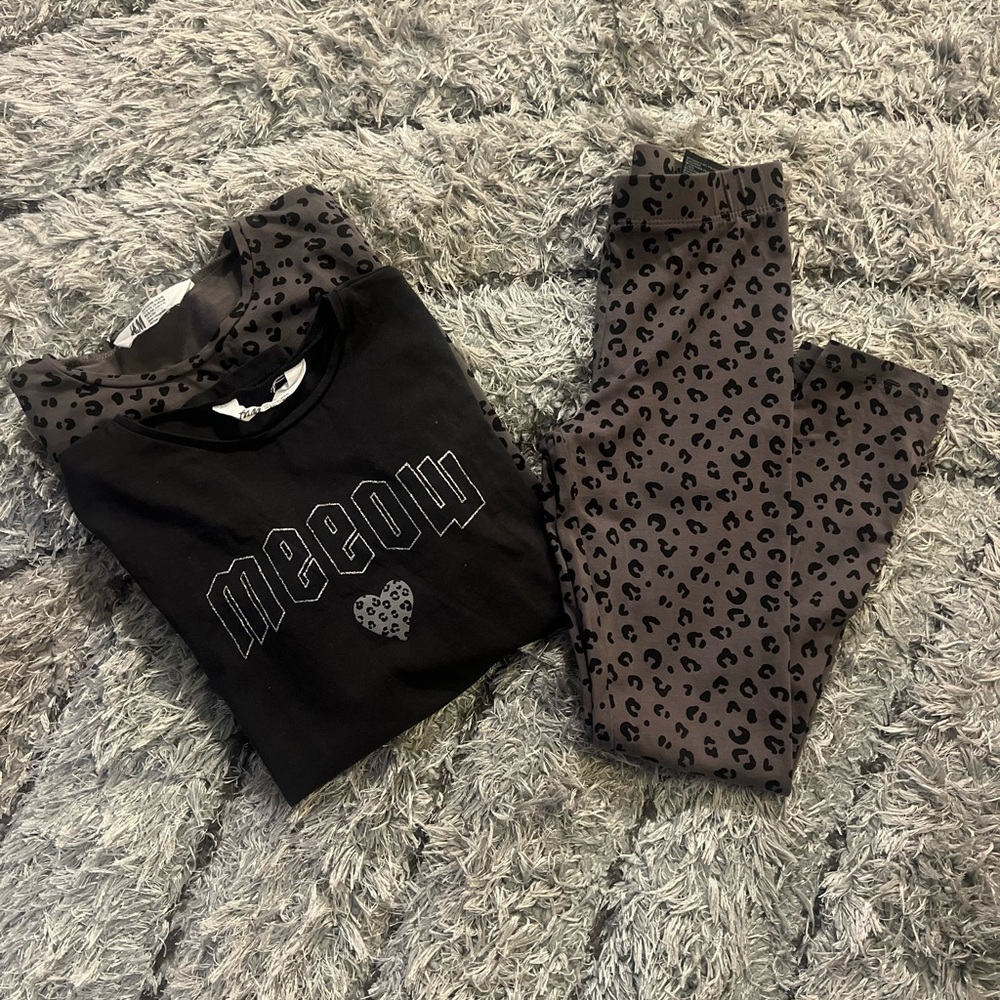 Girls 3pc outfit.